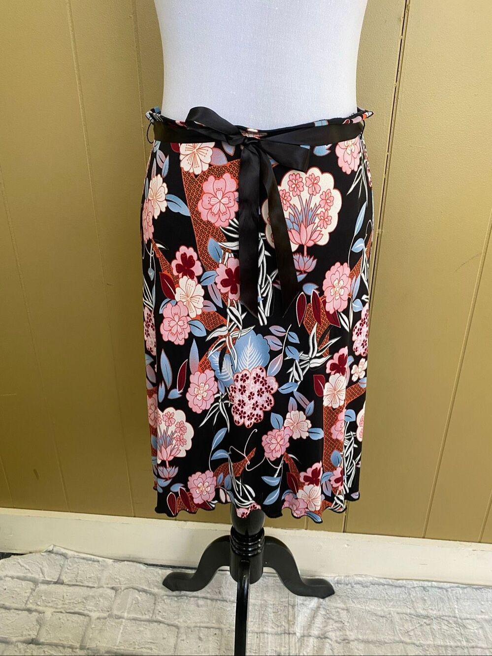 To the max women S floral print hi-low skirt w/satin tie belt